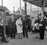 856261 Afbeelding van het bezoek van afgevaardigden van buitenlandse spoorwegdirecties aan de jubileumtentoonstelling ...